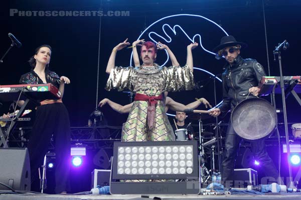 LA FEMME - 2017-07-23 - PARIS - Hippodrome de Longchamp - Alternative Stage - 